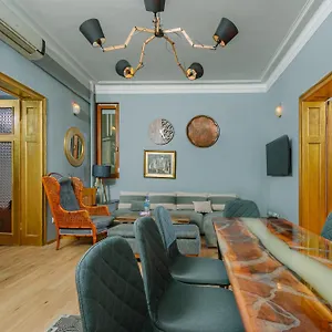 Center, 3bdr, Heart Of The City, Free Secured Parking Appartamento